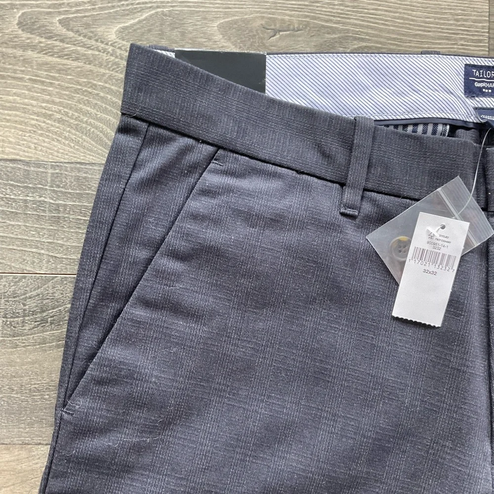 32x32 NWT Gap Tailored Khakis Men’s Charcoal Grey Straight Leg Flat Front 900951
